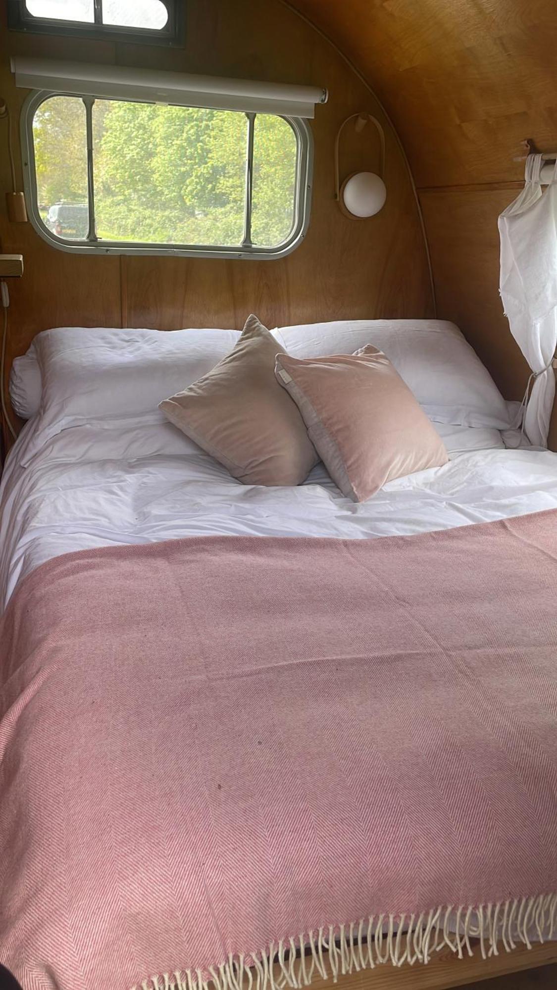 Silver Airstream Glamping & Rental Chichester Eksteriør billede