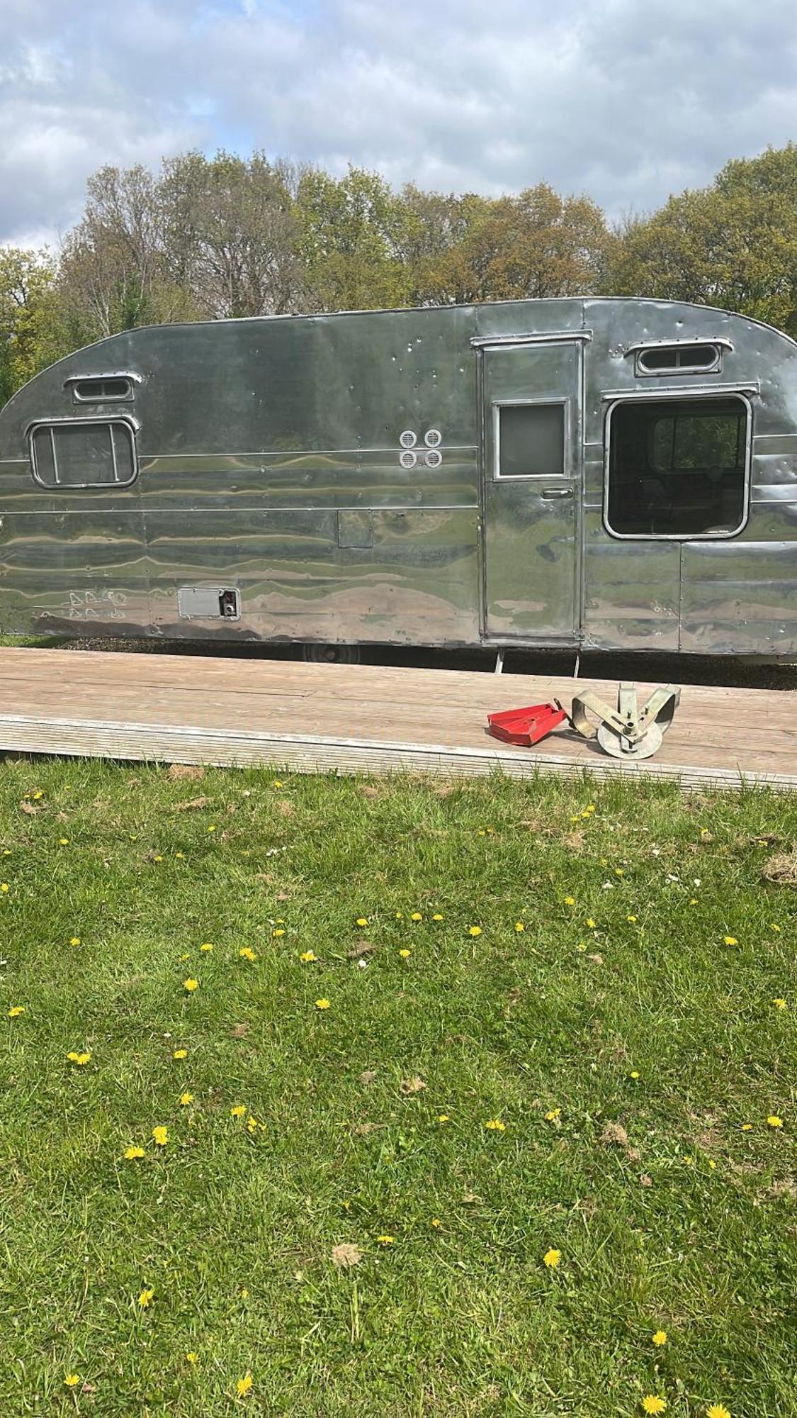 Silver Airstream Glamping & Rental Chichester Eksteriør billede